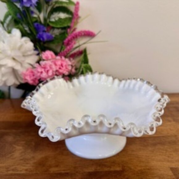 Vintage Fenton Silver Crest Milk Glass Ruffled Edge Pedestal Bowl Centerpiece‎ - Picture 2 of 7